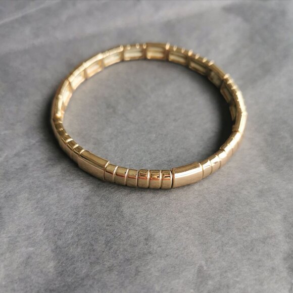 Anne Klein Gold-Tone Bracelet Timeless Chic Jewelry Piece Stylish Accessory - Picture 1 of 3
